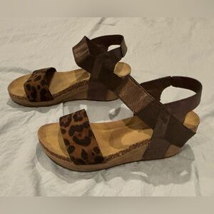 Women’s wedge sandals